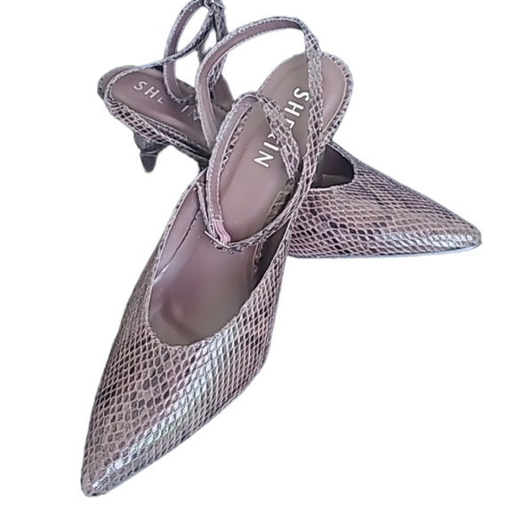 Mid Heels - Picture 4 of 5